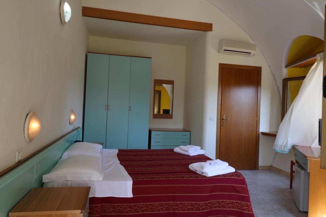 Nirvana Club Village Botricello Bagian luar foto