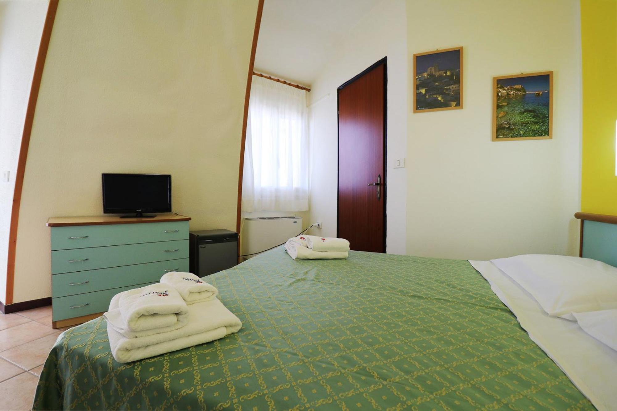Nirvana Club Village Botricello Bagian luar foto