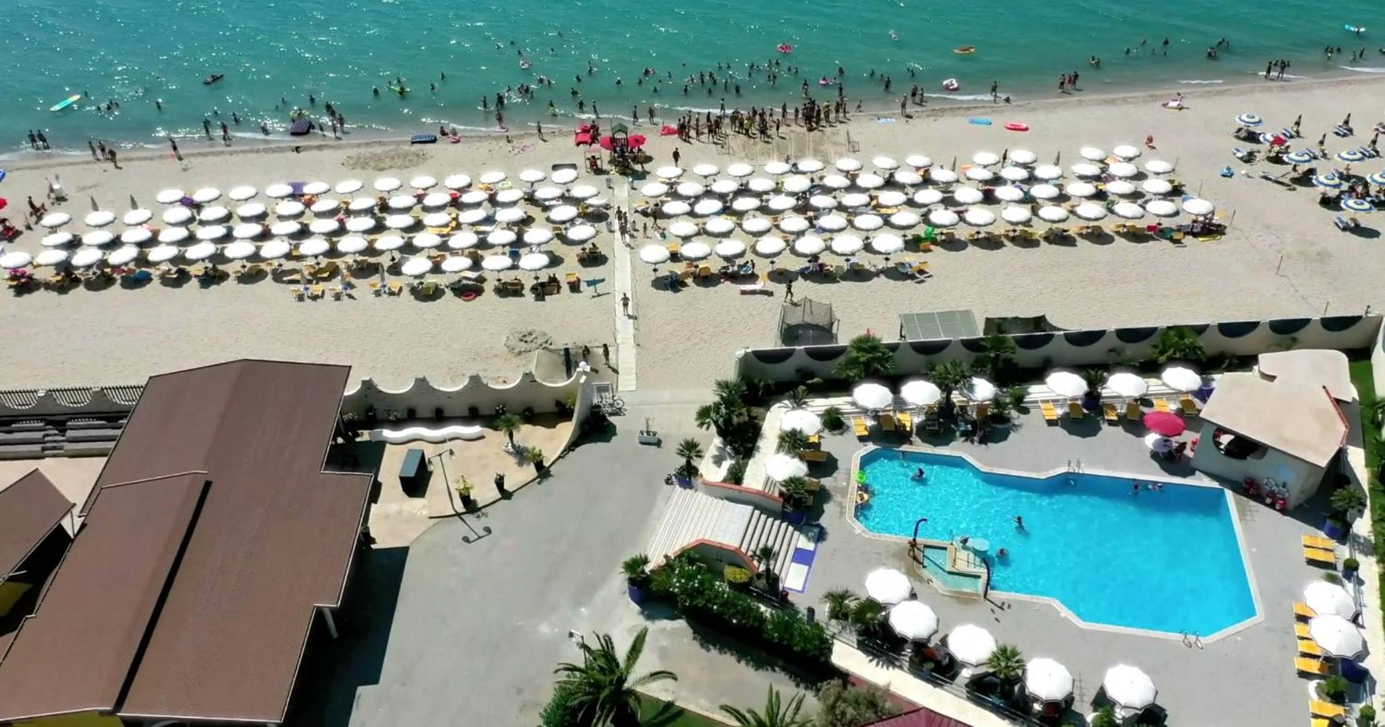 Nirvana Club Village Botricello Bagian luar foto